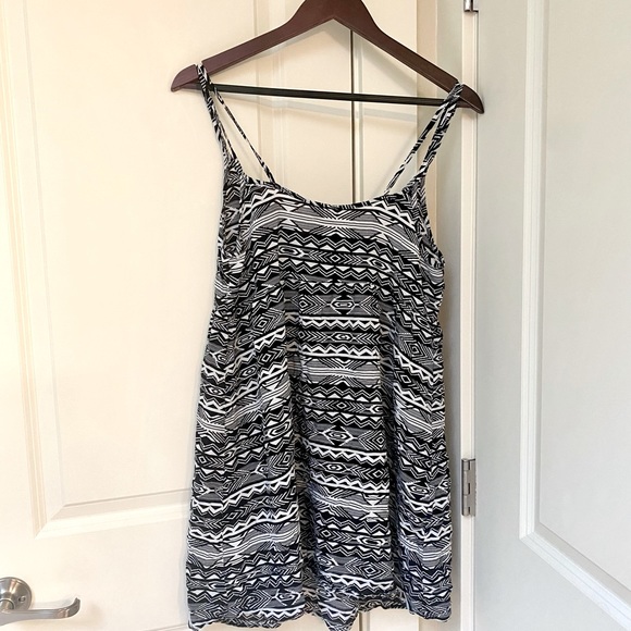 Size 8 H&M Divided Brand Summer Dress, Black and White Geometric Print - Picture 2 of 4